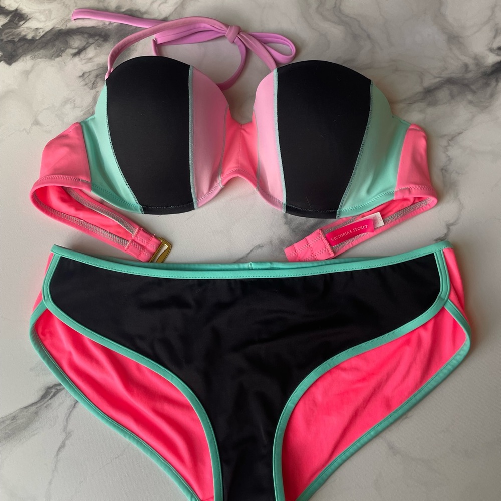 Victoria’s Secret Convertible Swim Top 36C